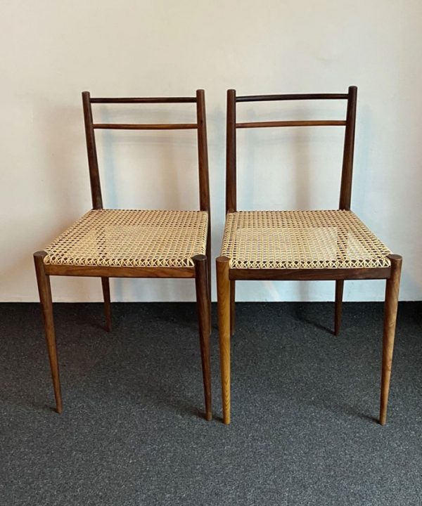 A PAIR OF ITALIAN DINING CHAIRS BY TITO AGNOLI FOR LA LINIA (1950/60S)