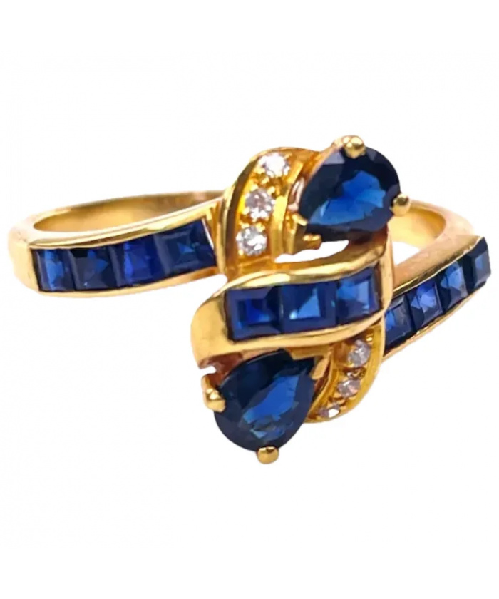 Vintage 18K gold ring with sapphire and diamonds