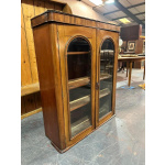 Victorian mahogany two door display cabinet / book case