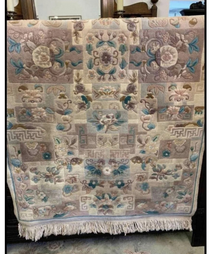 Beautiful vintage Chinese rug