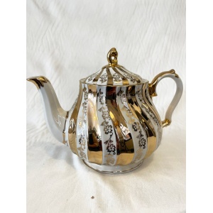 Vintage Sadler four Cup Porcelain Teapot with Ivory & Gold Swirls, made In England circa 1940